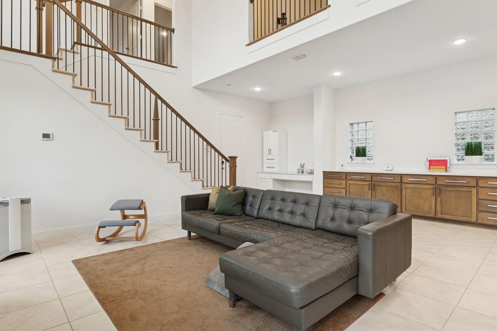 TERRACES OF LAS COLINAS - Residential