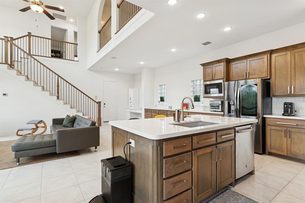 TERRACES OF LAS COLINAS - Residential