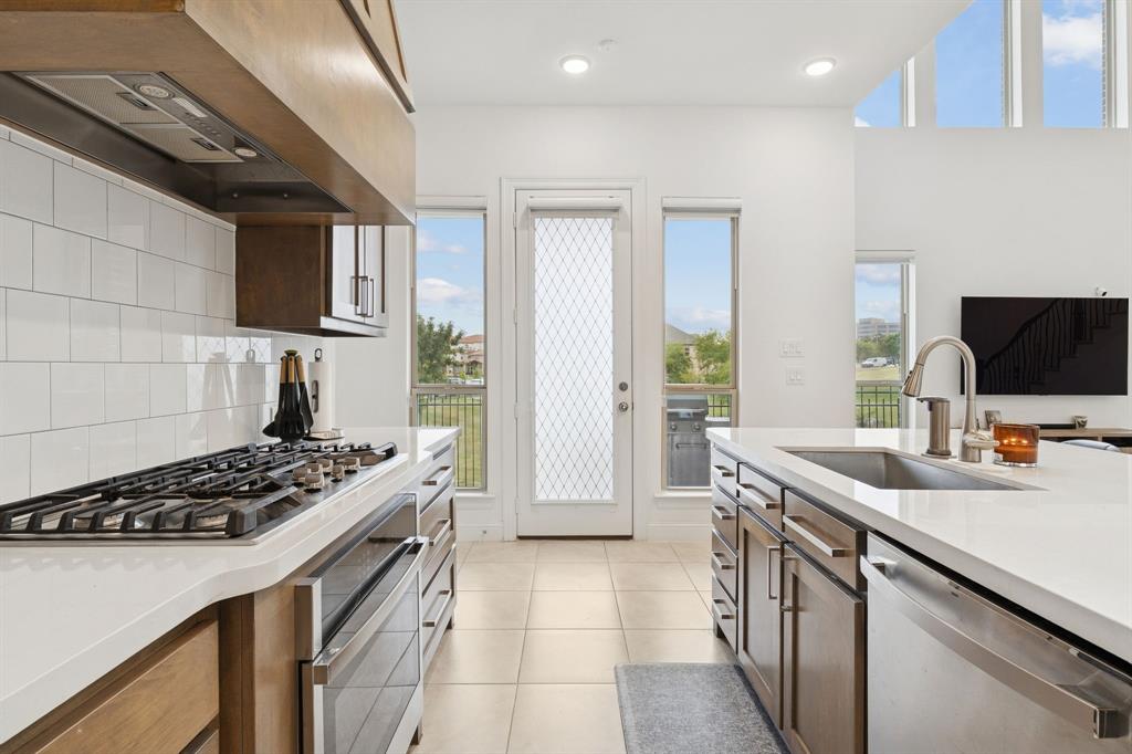 TERRACES OF LAS COLINAS - Residential