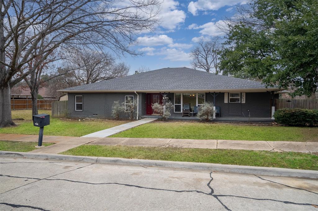 1213 Briar Hollow Lane