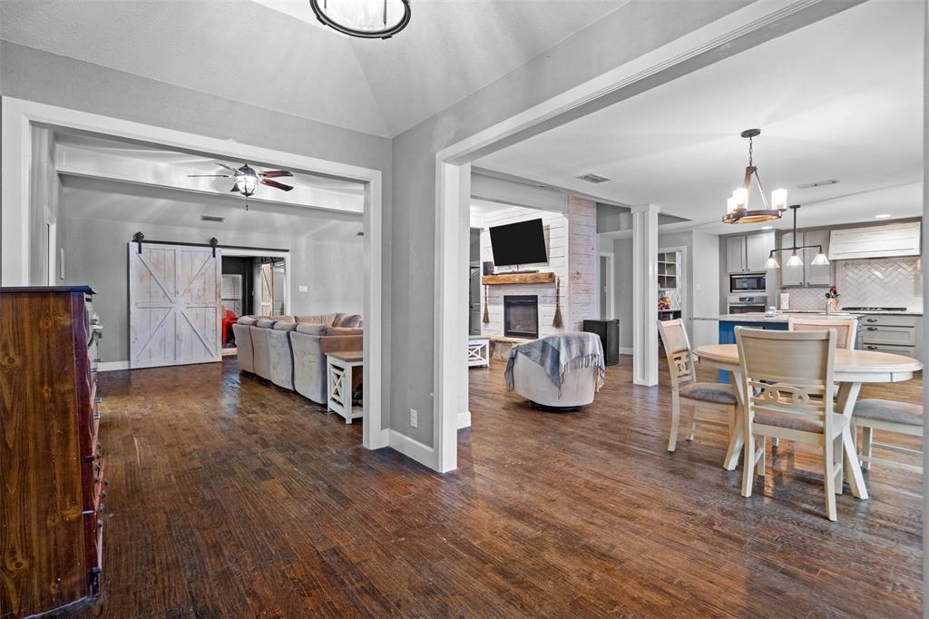 1213 Briar Hollow Lane