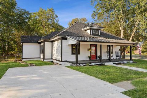 301 E Bois D Arc Leonard TX 75452