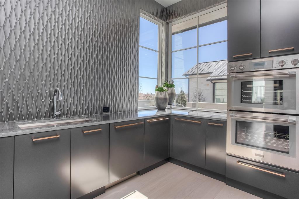 MONTRACHET - Residential