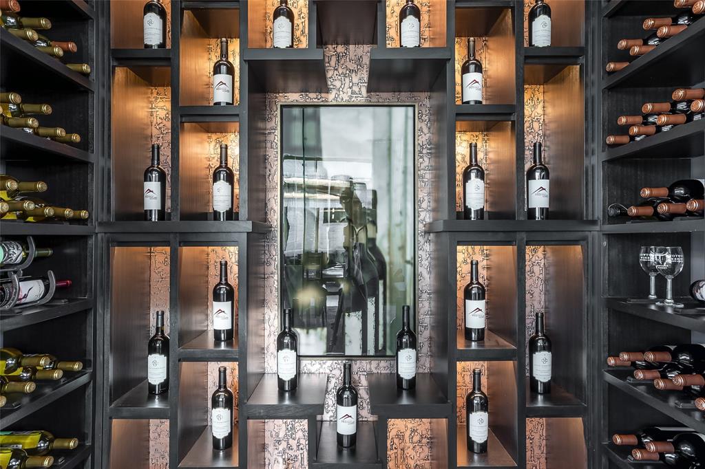 MONTRACHET - Residential