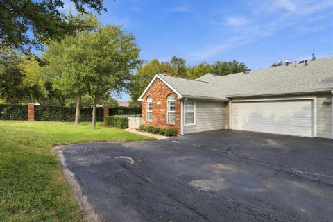 Tiny photo for 1002 Bridges Drive, Arlington, TX 76012 (MLS # 21396625)