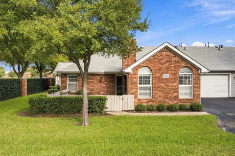 Photo of 1002 Bridges Drive, Arlington, TX 76012 (MLS # 21396625)