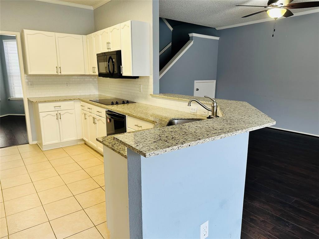 Lloyd Add Tr 8 - Residential Lease