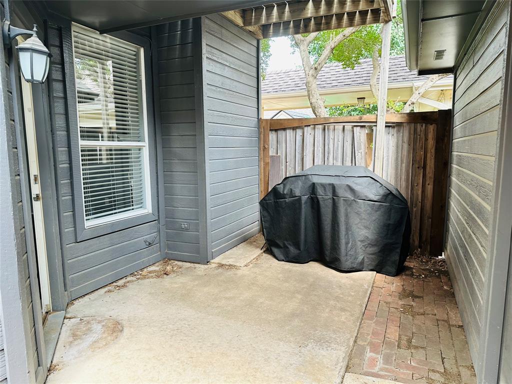 Lloyd Add Tr 8 - Residential Lease