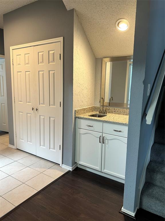 Lloyd Add Tr 8 - Residential Lease