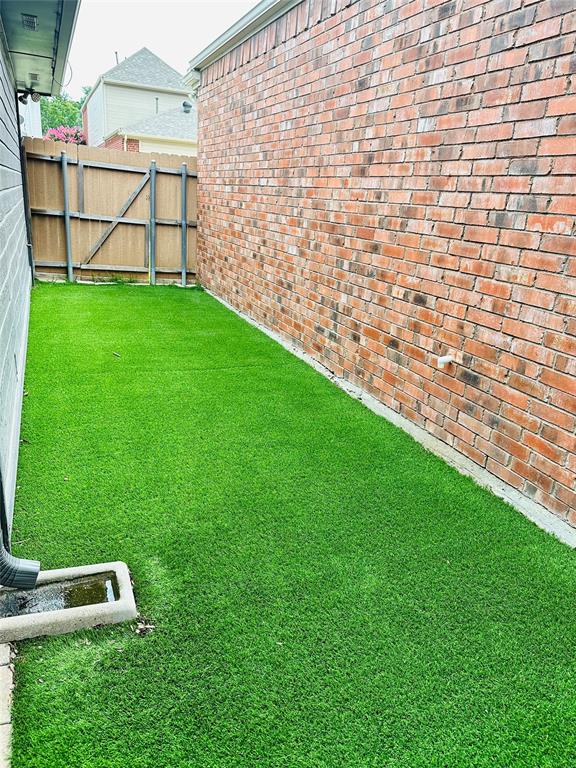 Lloyd Add Tr 8 - Residential Lease