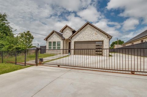 319 Bounding Main Street Gun Barrel City TX 75156