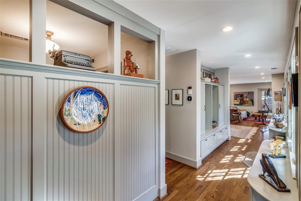 1230 N Winnetka Avenue