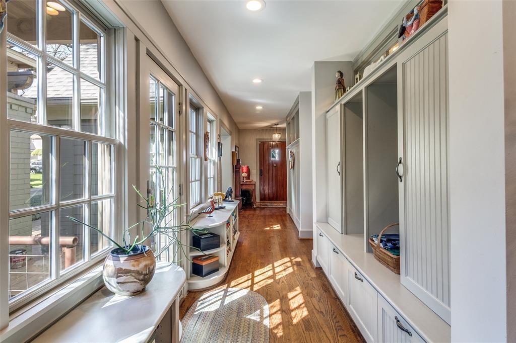 1230 N Winnetka Avenue