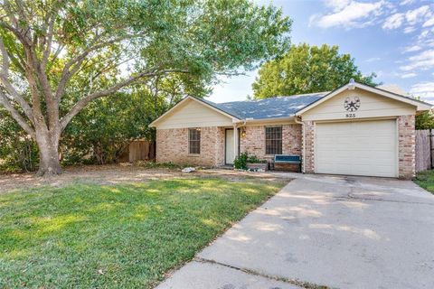 825 Blue Ridge Drive Burleson TX 76028