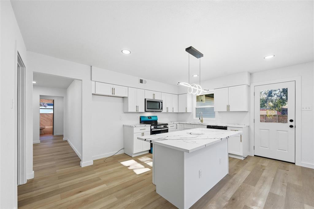 11004 Delford Circle