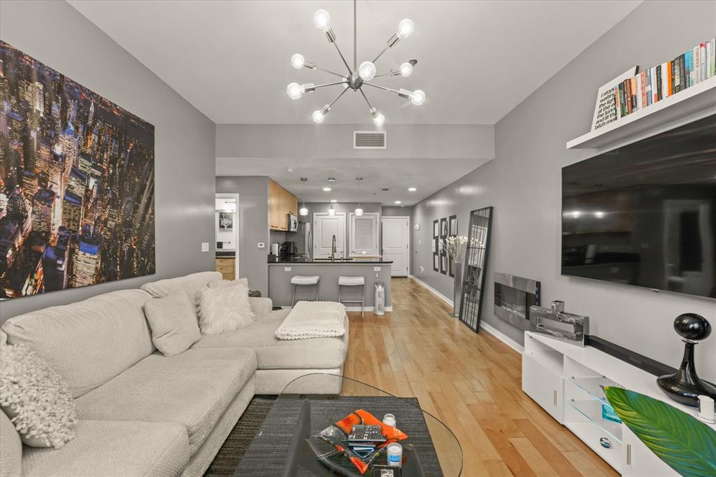 Metropolitan 1200 Main St Condo - Residential