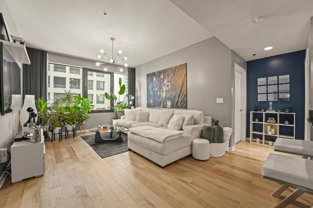 Metropolitan 1200 Main St Condo - Residential