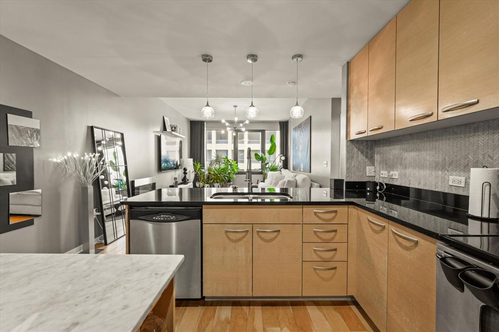 Metropolitan 1200 Main St Condo - Residential