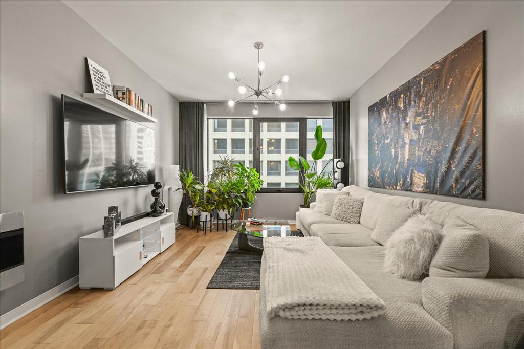 Metropolitan 1200 Main St Condo - Residential