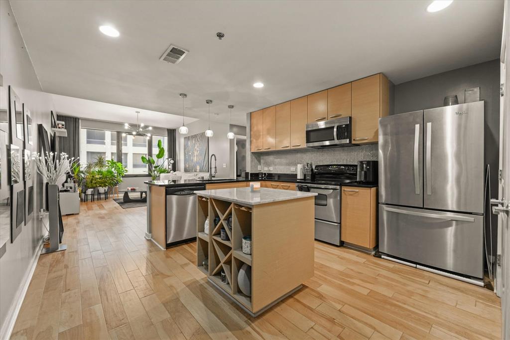 Metropolitan 1200 Main St Condo - Residential