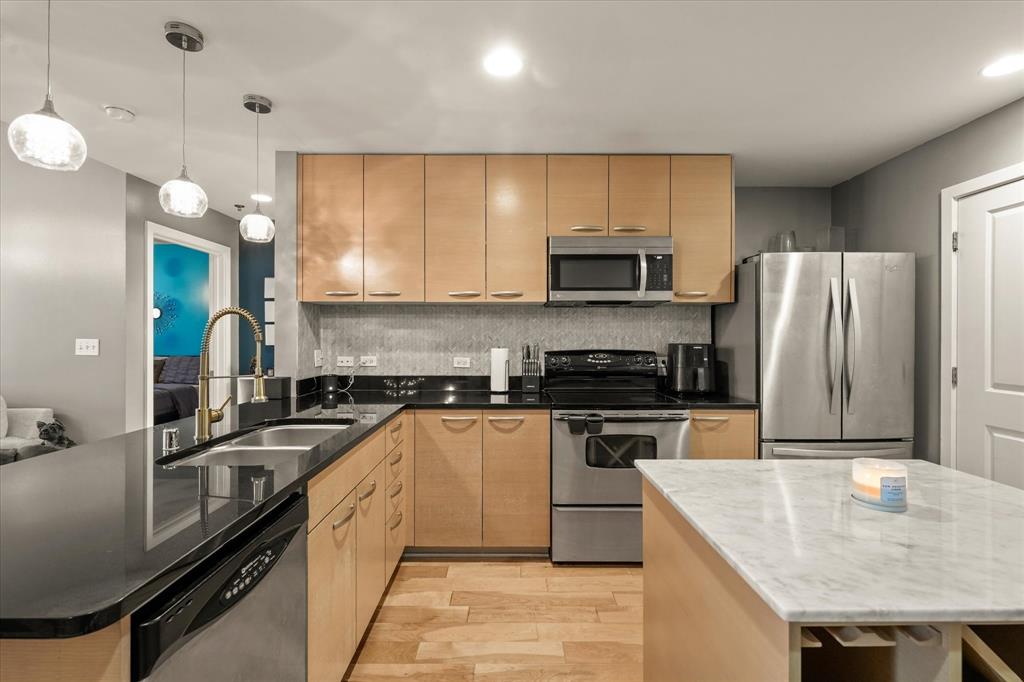 Metropolitan 1200 Main St Condo - Residential