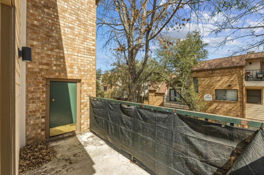 Arlington Oaks Condo - Residential