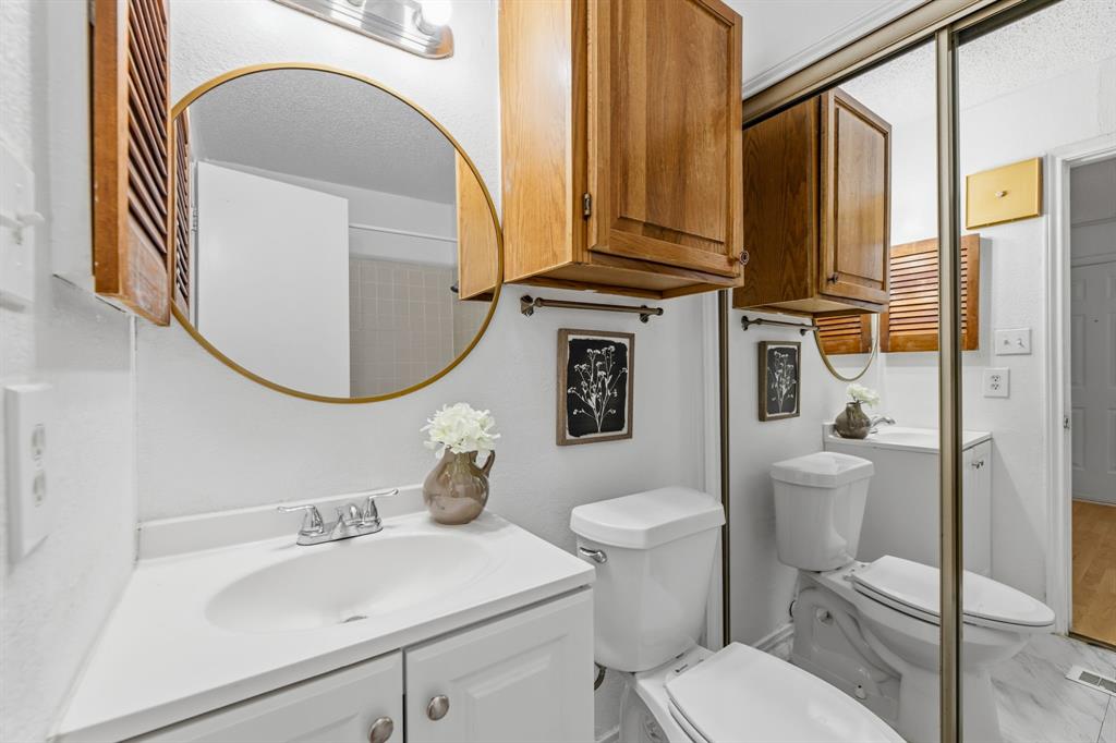 Arlington Oaks Condo - Residential