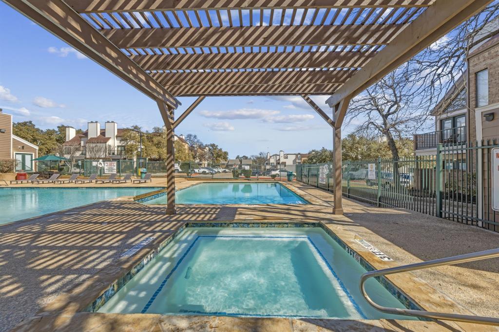 Arlington Oaks Condo - Residential