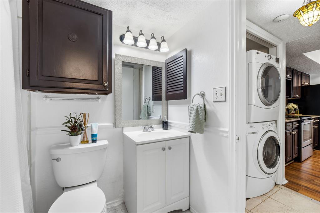 Arlington Oaks Condo - Residential