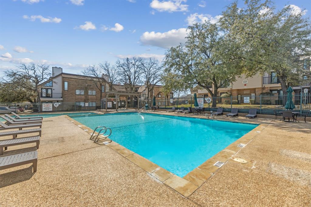 Arlington Oaks Condo - Residential
