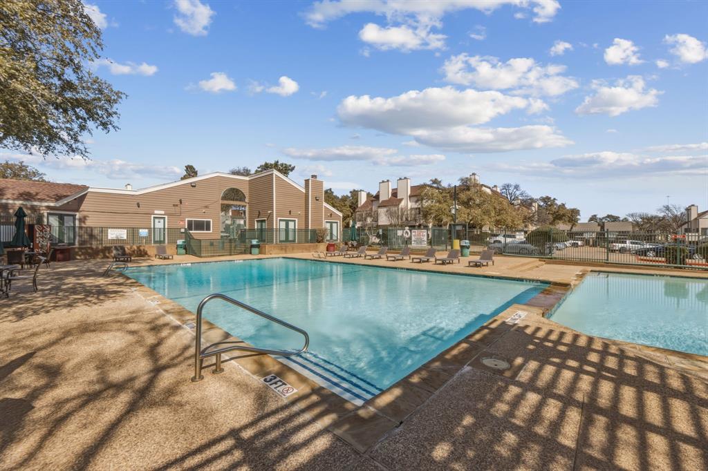 Arlington Oaks Condo - Residential