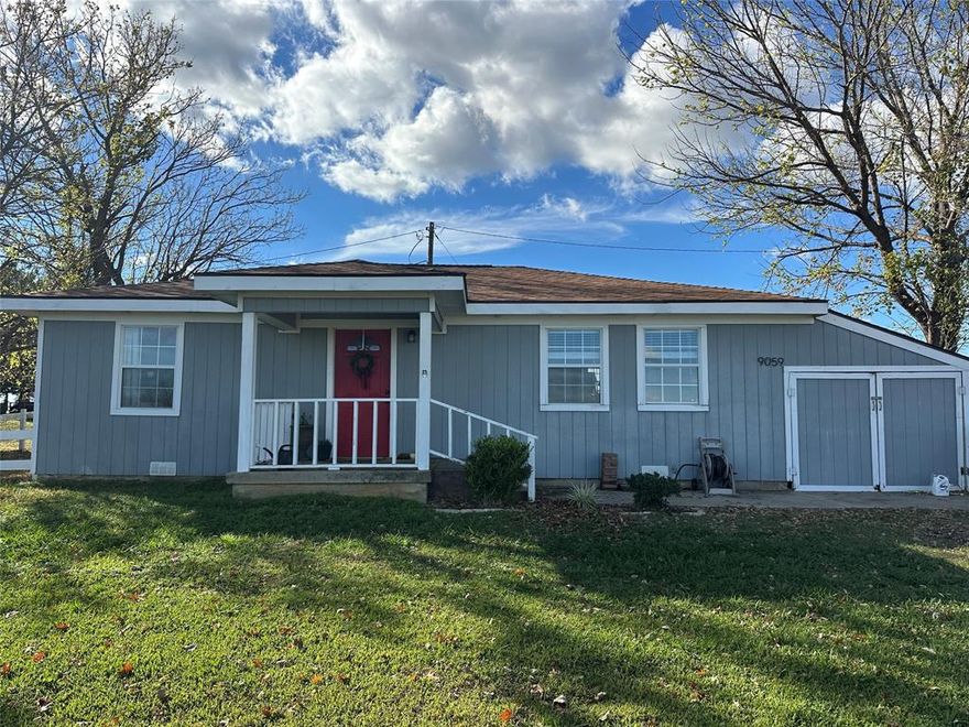 **Professional Photos coming* Welcome to this super-cute Collinsville STARTER home or INVESTORS buy and hold—now even better with major system updates already done for you! Enjoy peace of mind with a new roof (2023), new HVAC (2022), and new water heater (2020). The flexible side room adds endless possibilities: extra living area, bedroom, office, hobby space, man cave, or she-shed. A great find at an incredibly hard-to-find price point. Come take a look and make it yours!