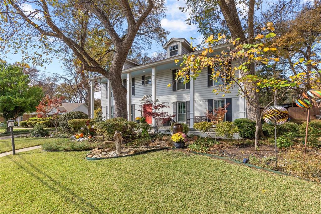 CASA LINDA FOREST - Residential