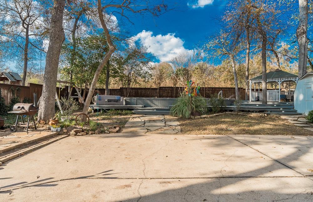 CASA LINDA FOREST - Residential