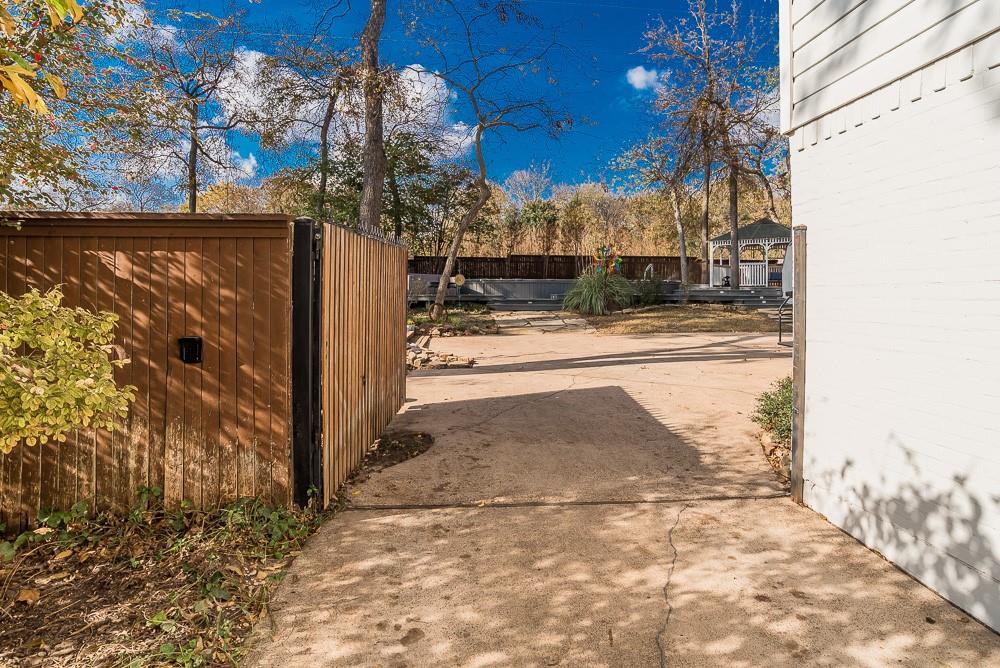 CASA LINDA FOREST - Residential