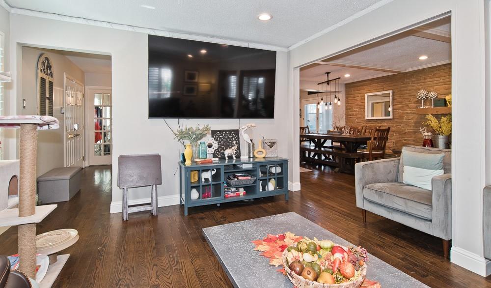 CASA LINDA FOREST - Residential