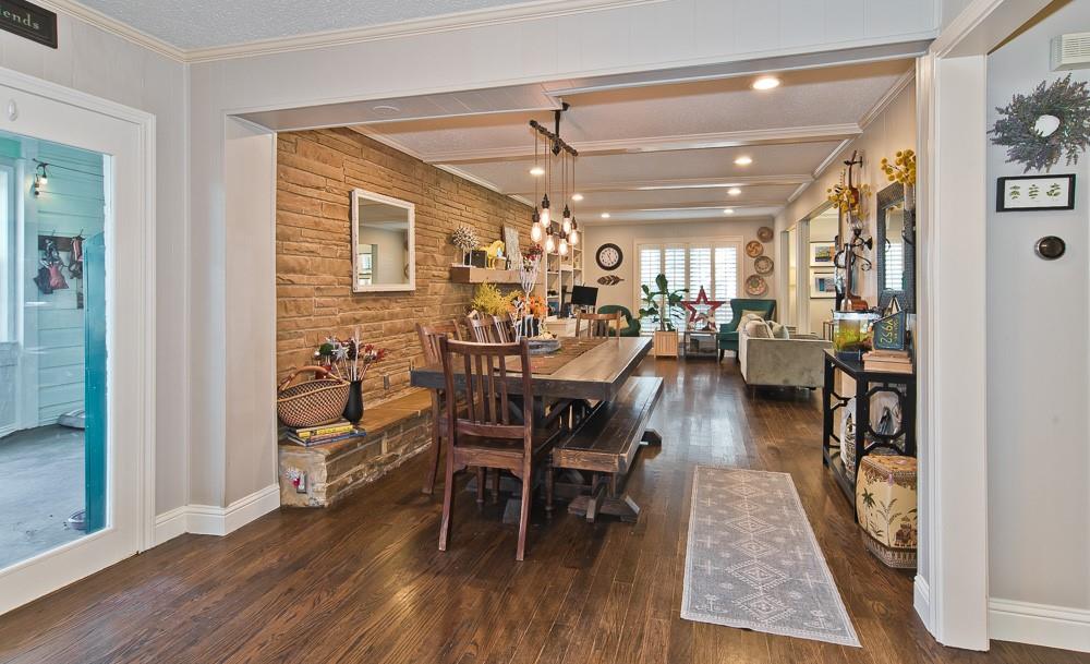 CASA LINDA FOREST - Residential