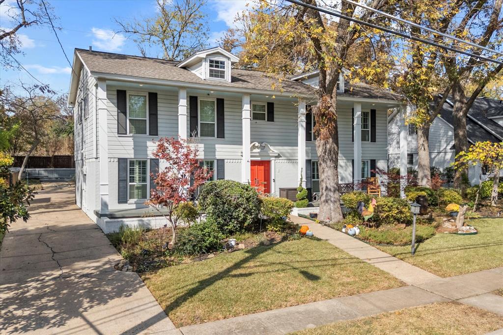 CASA LINDA FOREST - Residential