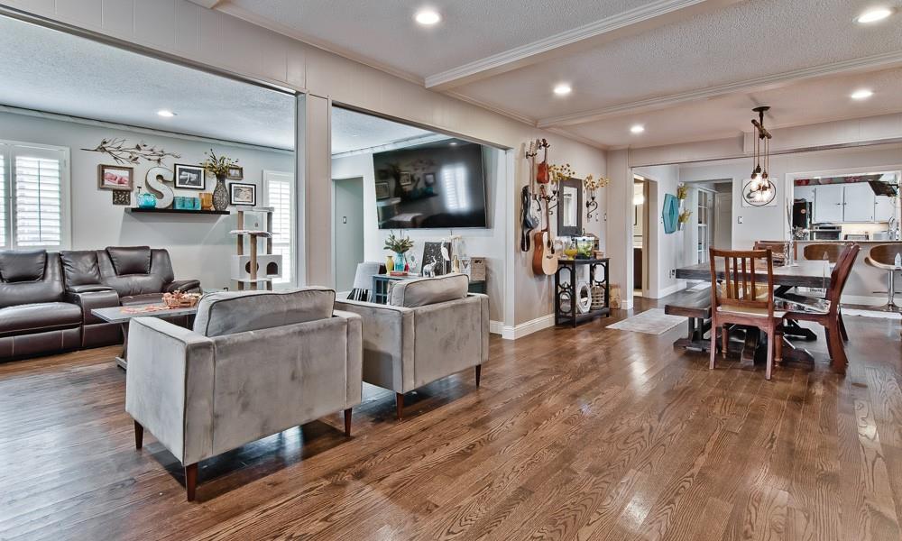 CASA LINDA FOREST - Residential