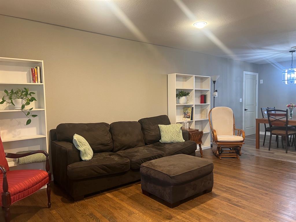 1305 Hillcrest Drive