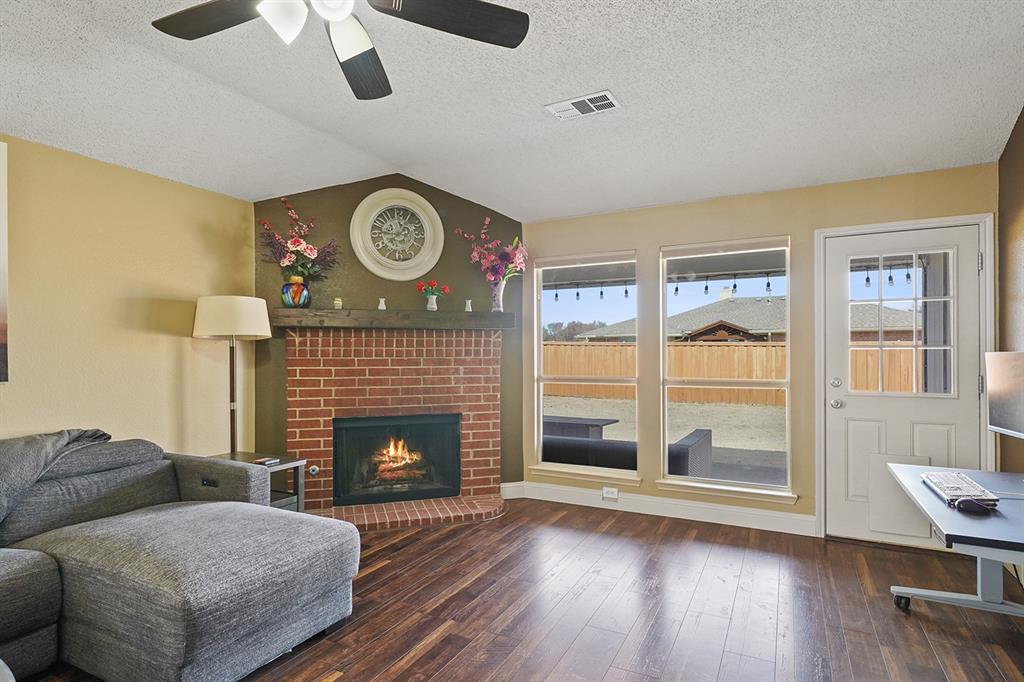 611 Comanche Trail