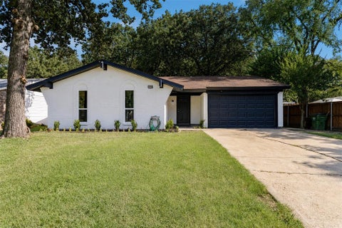 Photo of 11412 Small Drive, Balch Springs, TX 75180 (MLS # 21339703)