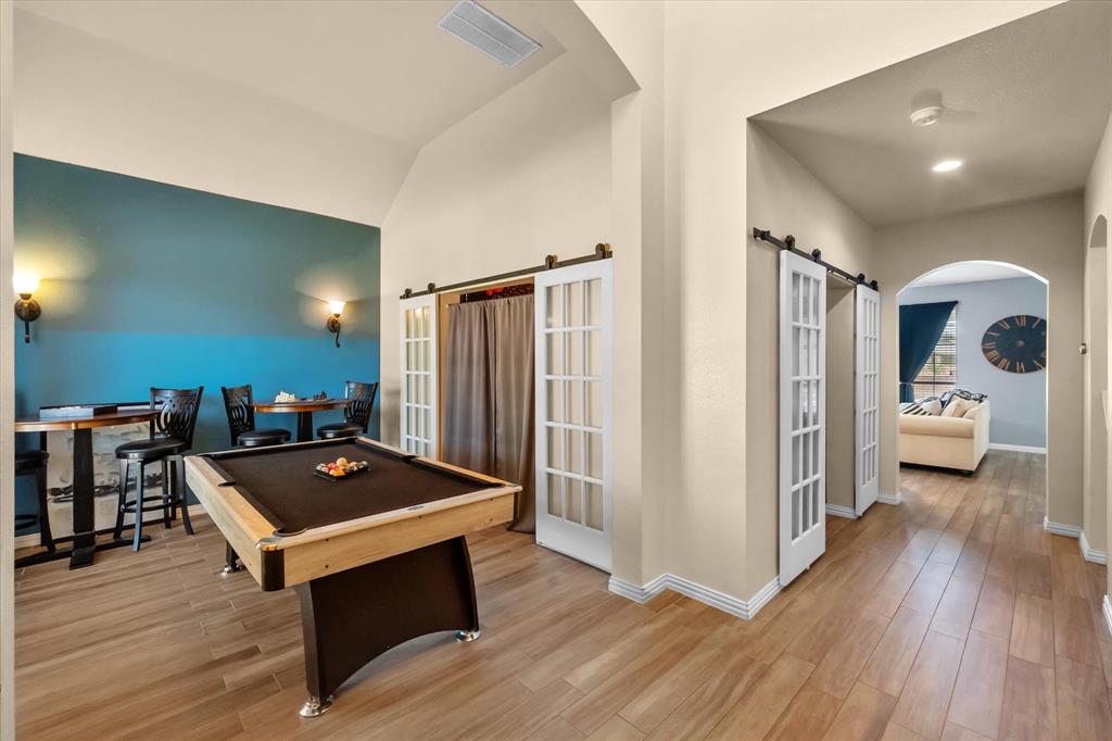 2585 Shoreview Drive