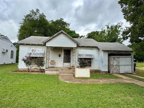 Photo of 1703 N Montclair Avenue, Dallas, TX 75208 (MLS # 21372967)