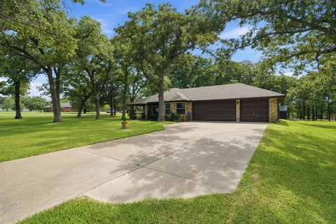 Photo of 305 Bent Oak Road, Weatherford, TX 76086 (MLS # 21302804)
