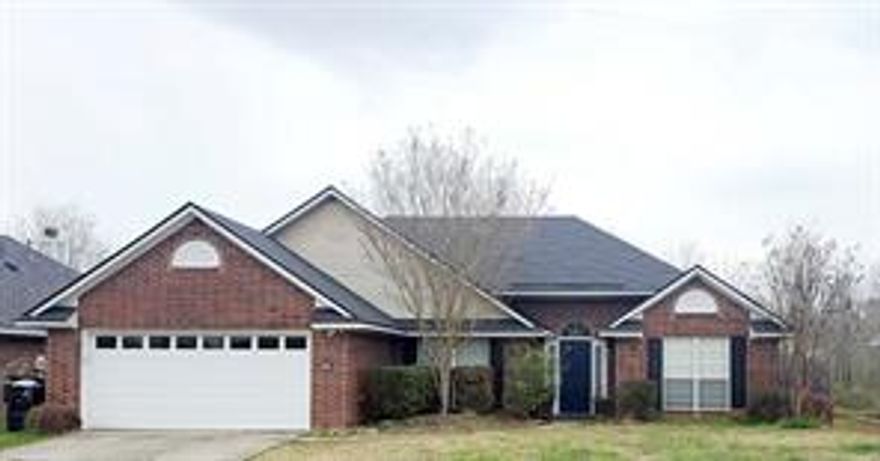 Great Open Floor Plan - Beautiful Entry! Formal Dining Room! Gleaming Ceramic Floors! Crown Molding! Open Kitchen W/Lots Of Cabinet/Counter Space! No Neighbors Behind Home! Must See! Motivated Seller!! Great School District!!! Close To Everything!! **Allowance for new stove and windows**