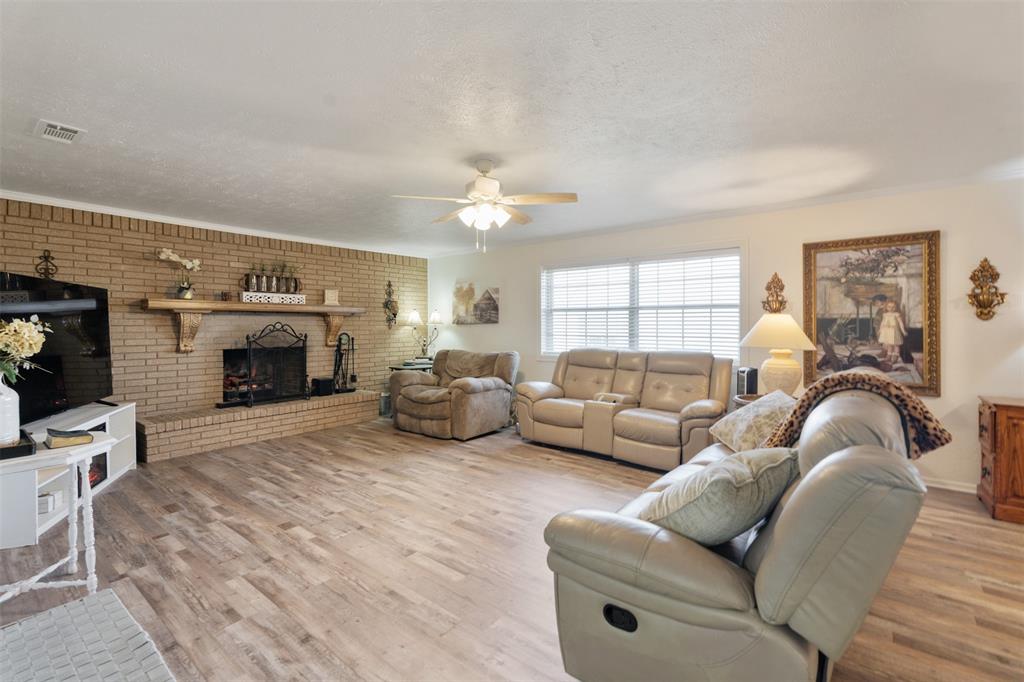 201 Colonial Circle