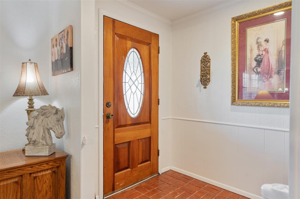 201 Colonial Circle