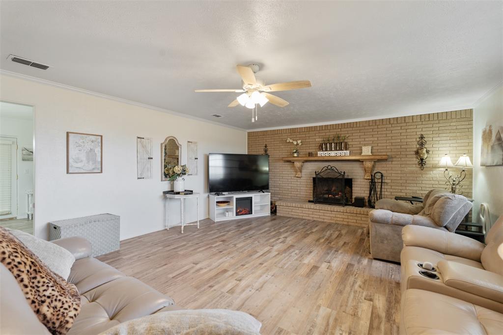 201 Colonial Circle