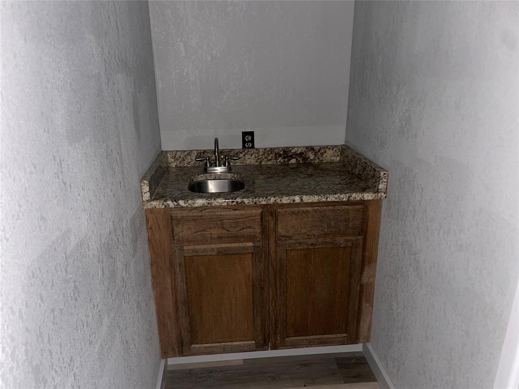 Cochran - Commercial Sale